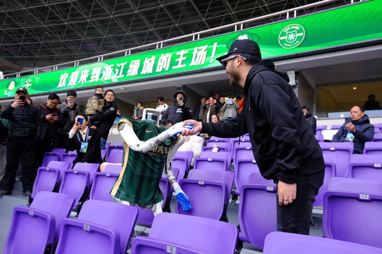 绿城主场意外失利，球队形势严峻的简单介绍