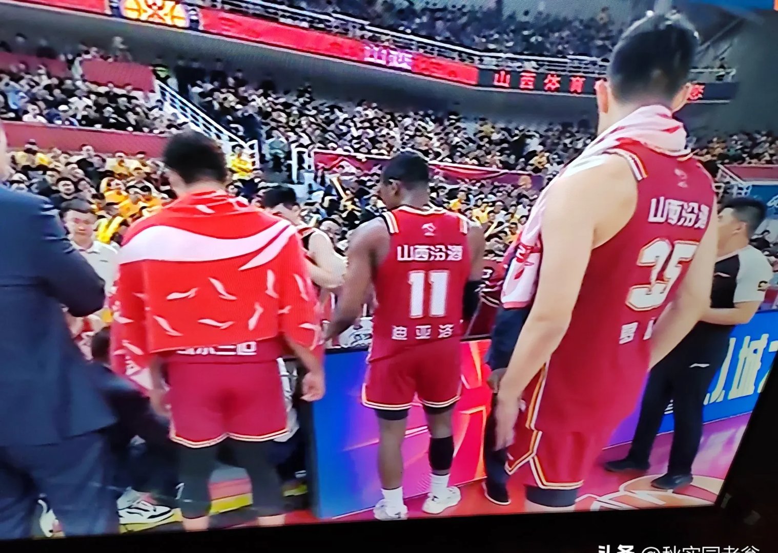 新晋篮球天才赛场上熠熠生辉，成为焦点