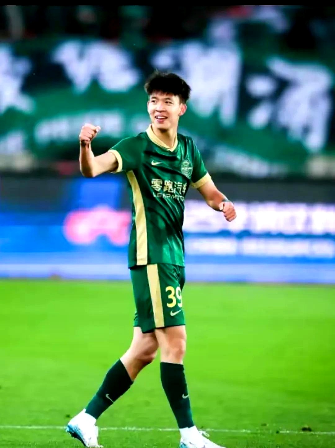 包含王钰栋谈脱衣庆祝：从小梦想就是为国家队进球，非常激动的词条