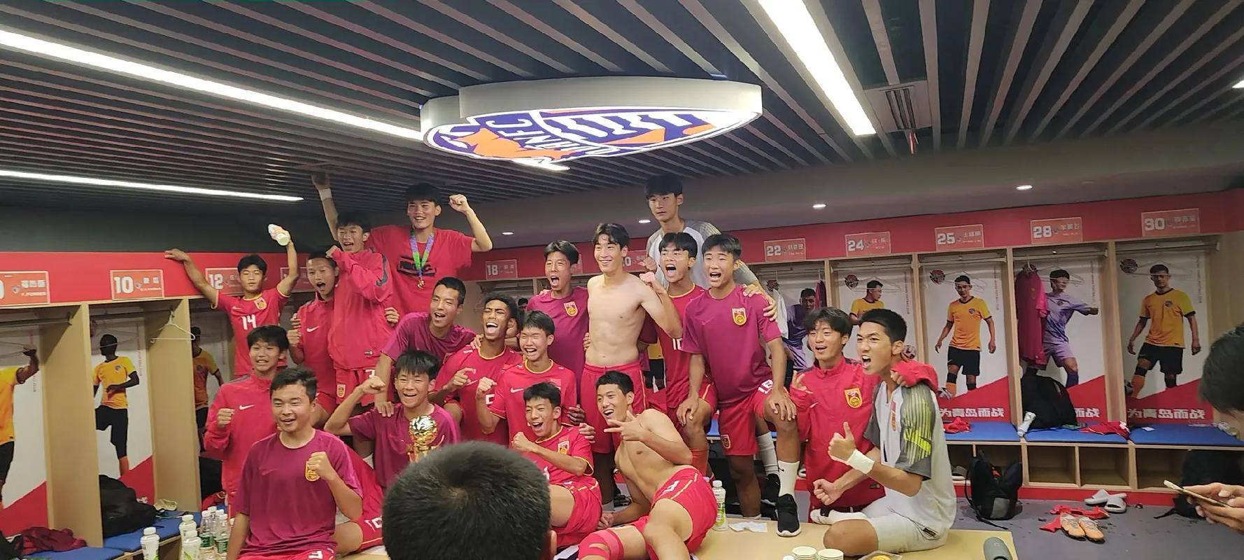 中国球员在足球赛事中发挥出色