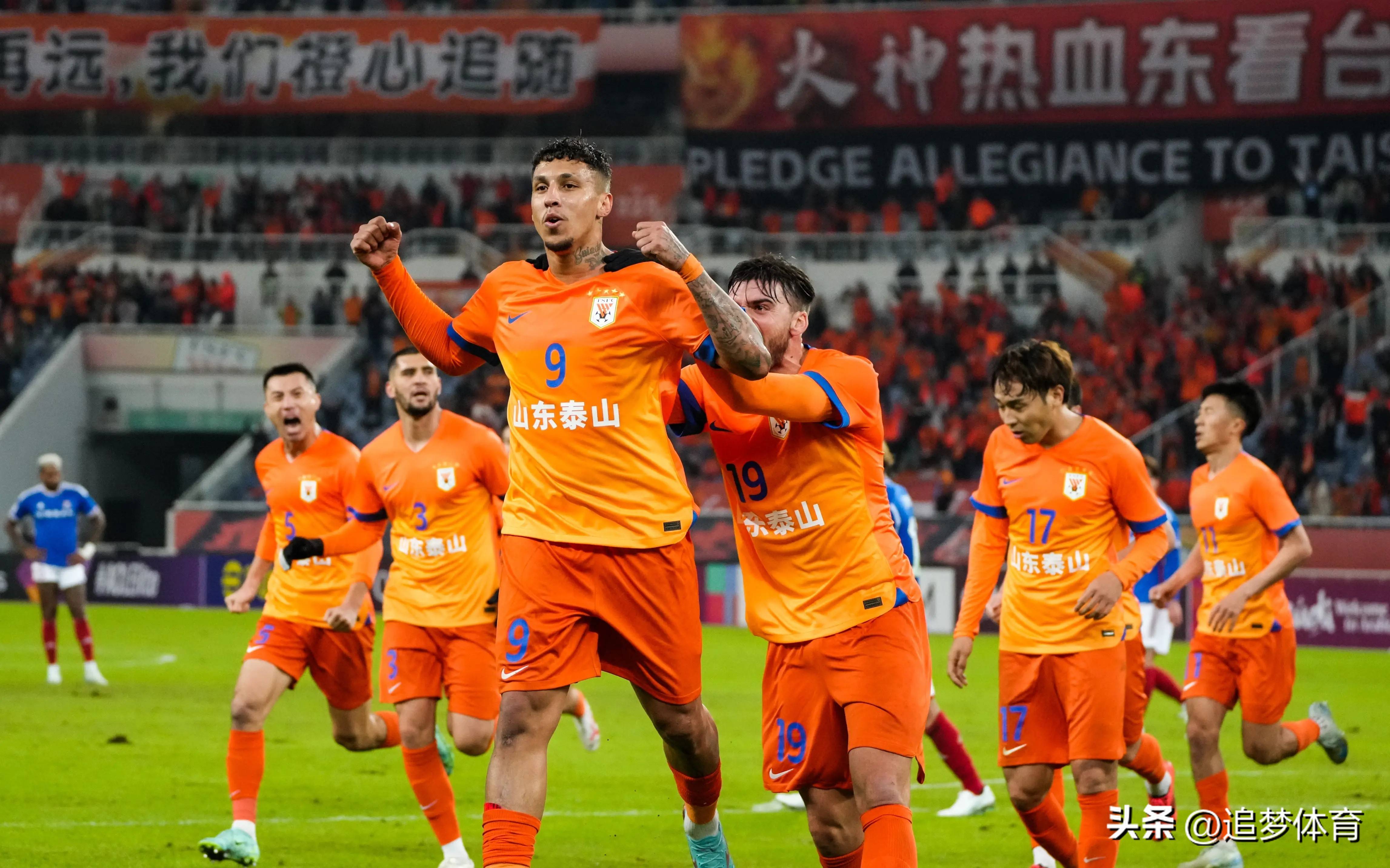 关于随着蓉城5-0大胜新鹏城，国安4-0，泰山3-1，中超最新积分榜出炉的信息